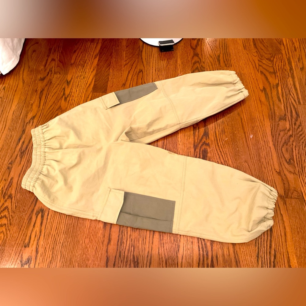 Girls, Zara pants